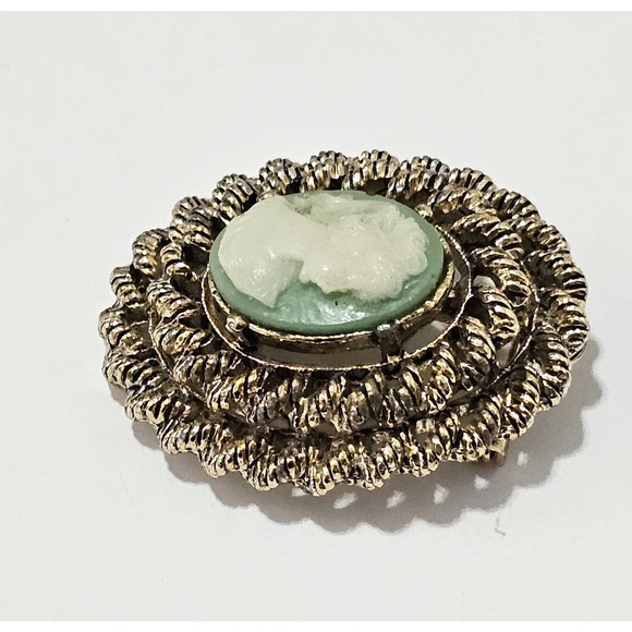 Vintage 1960s Green Cameo Brooch by Gerry's - Picture 4 of 9